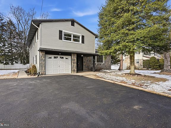 3rd image of 323 Parry Rd