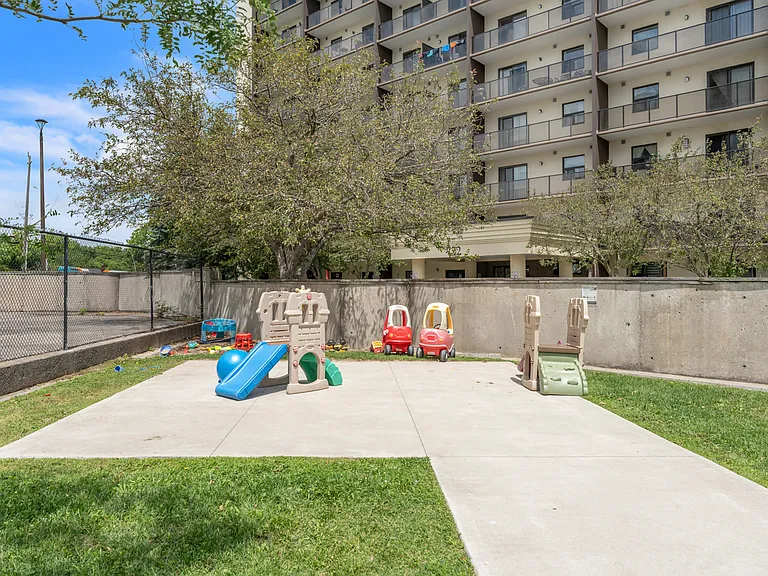 722 John Counter Blvd — Photo 10