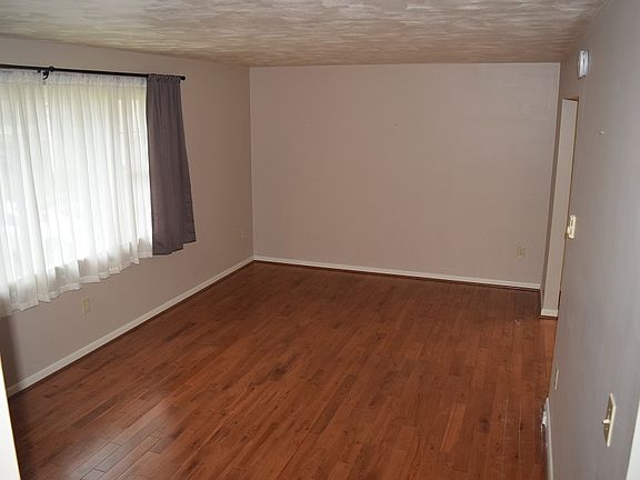 4th image of 22 Cricklewood Cir