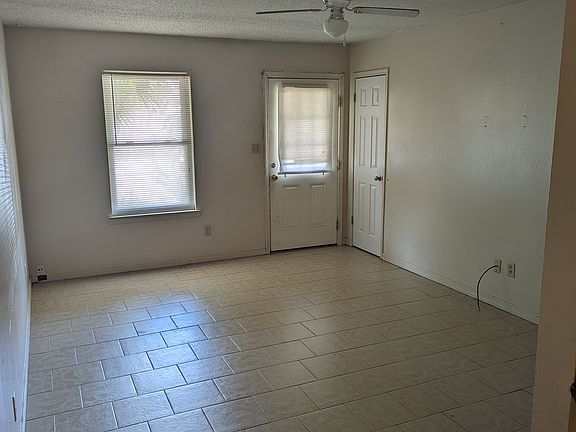 3rd image of 3377 Greenbriar Cir