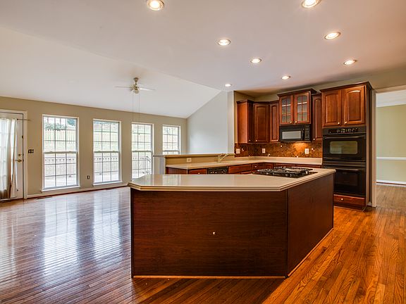 Kitchen / Sunroom 
