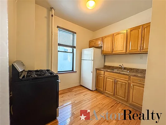 Rented by Astor Realty | media 21