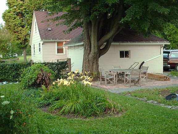 Rear view of home/garage
