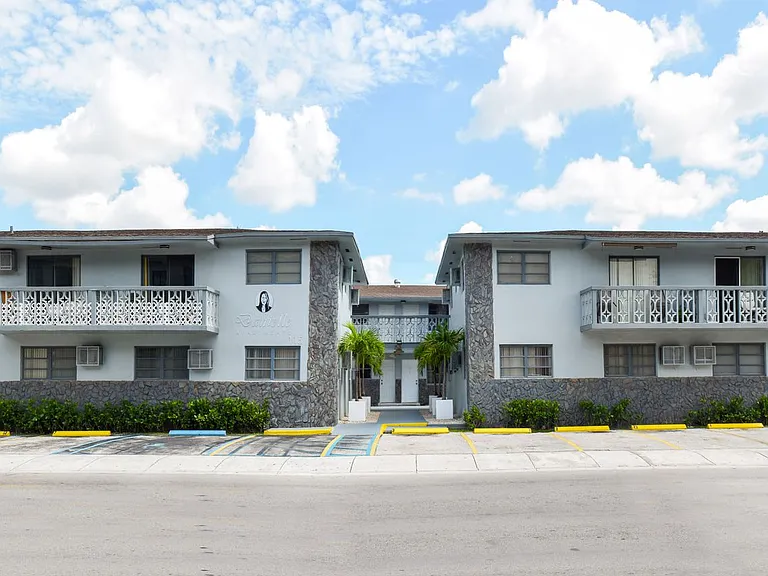 Danielle Apartments — Photo 29