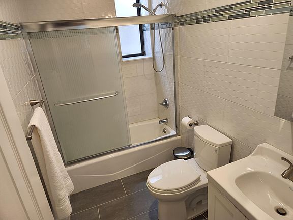 4th image of 25 W Broadway APT 501