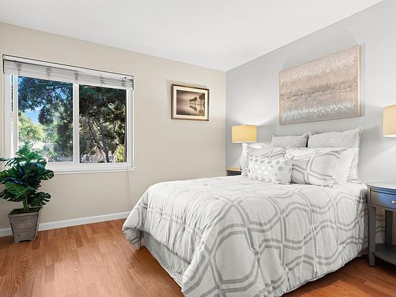 5th image of 282 Tradewinds Dr APT 4