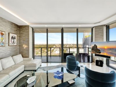 88 SW 7th St APT 3212, Miami, FL, 33130