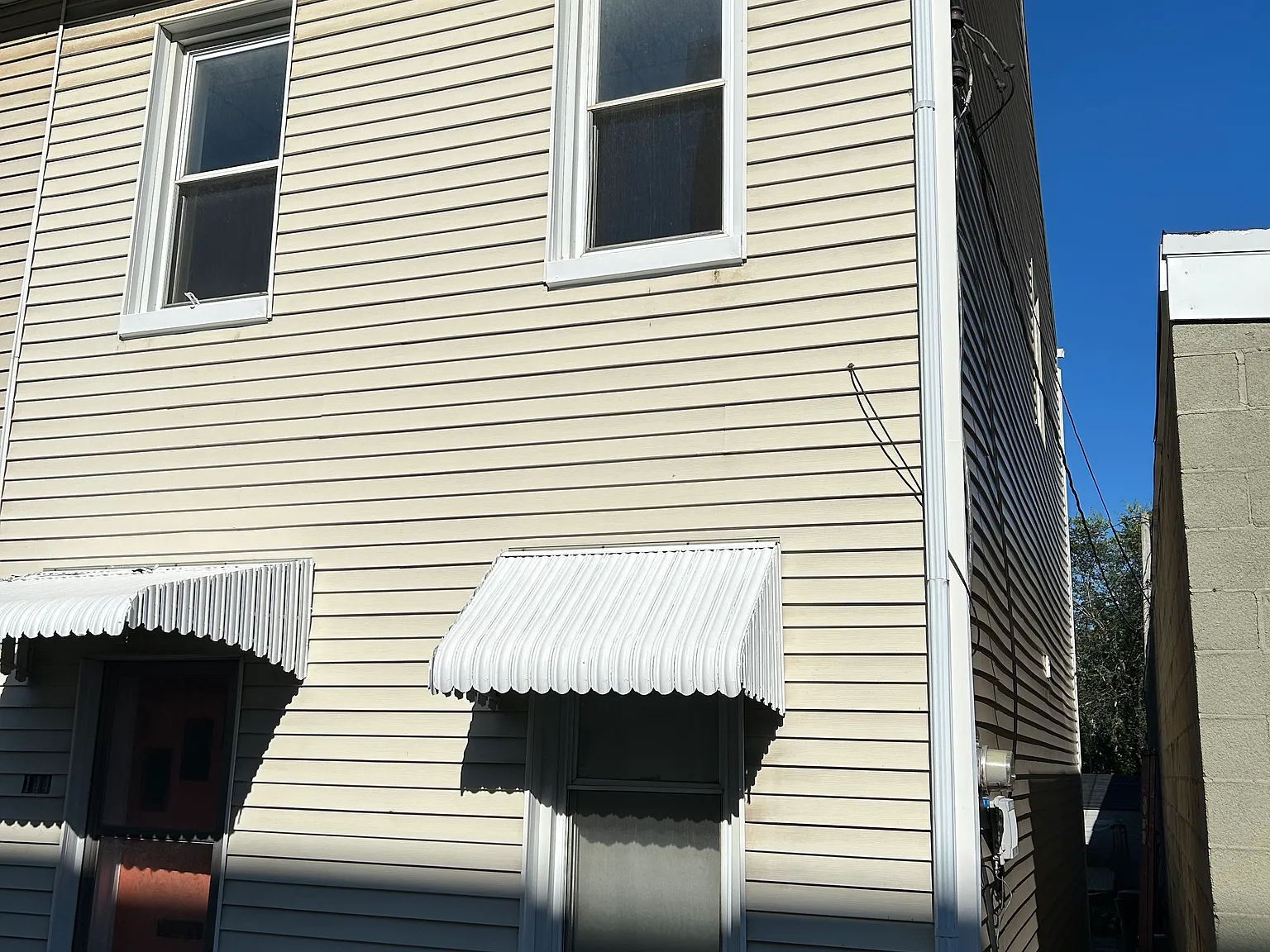 3 bed, 1.5 bath, 1126 sqft, $1,900 — Photo 2