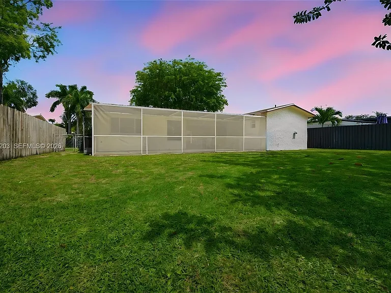 920 NW 92nd Ave — Photo 8