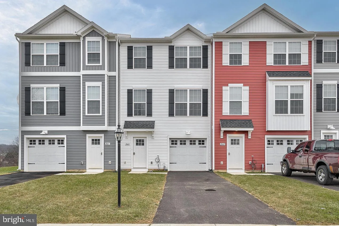 4 bed, 2.5 bath, 1730 sqft, $2,233 — Photo 1