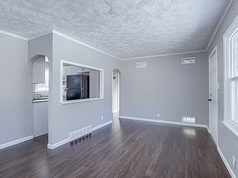 5345 N 33rd Ave — Photo 4