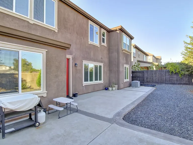 5654 Saratoga Cir — Photo 29