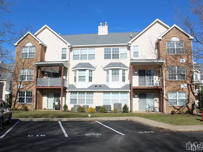 306 Plymouth Rd — Photo 1