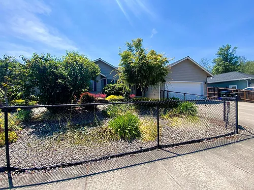 2409 SE Chinaberry Ave Photo 1
