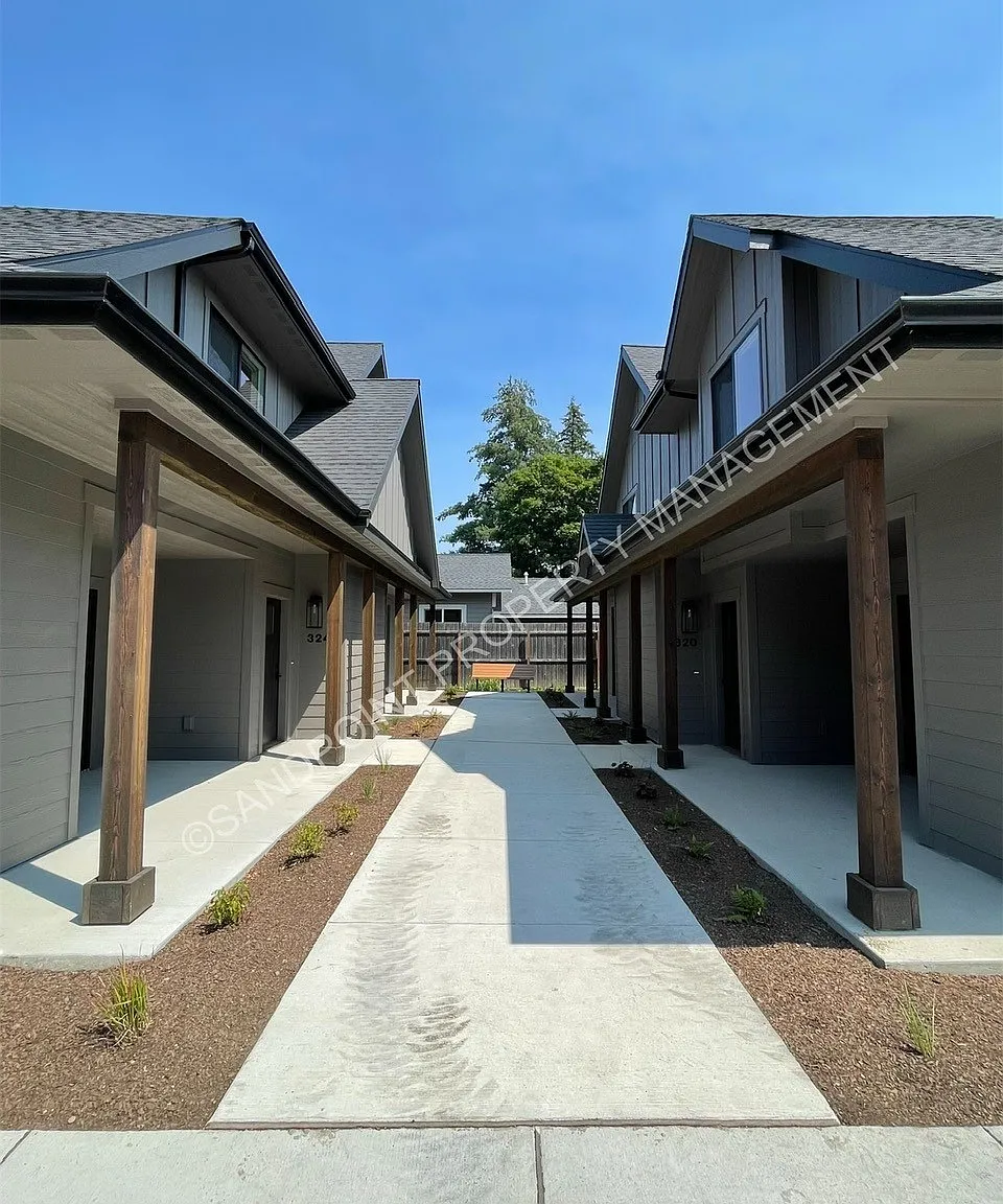 2 bed, 1.5 bath, 938 sqft, $1,795 — Photo 4
