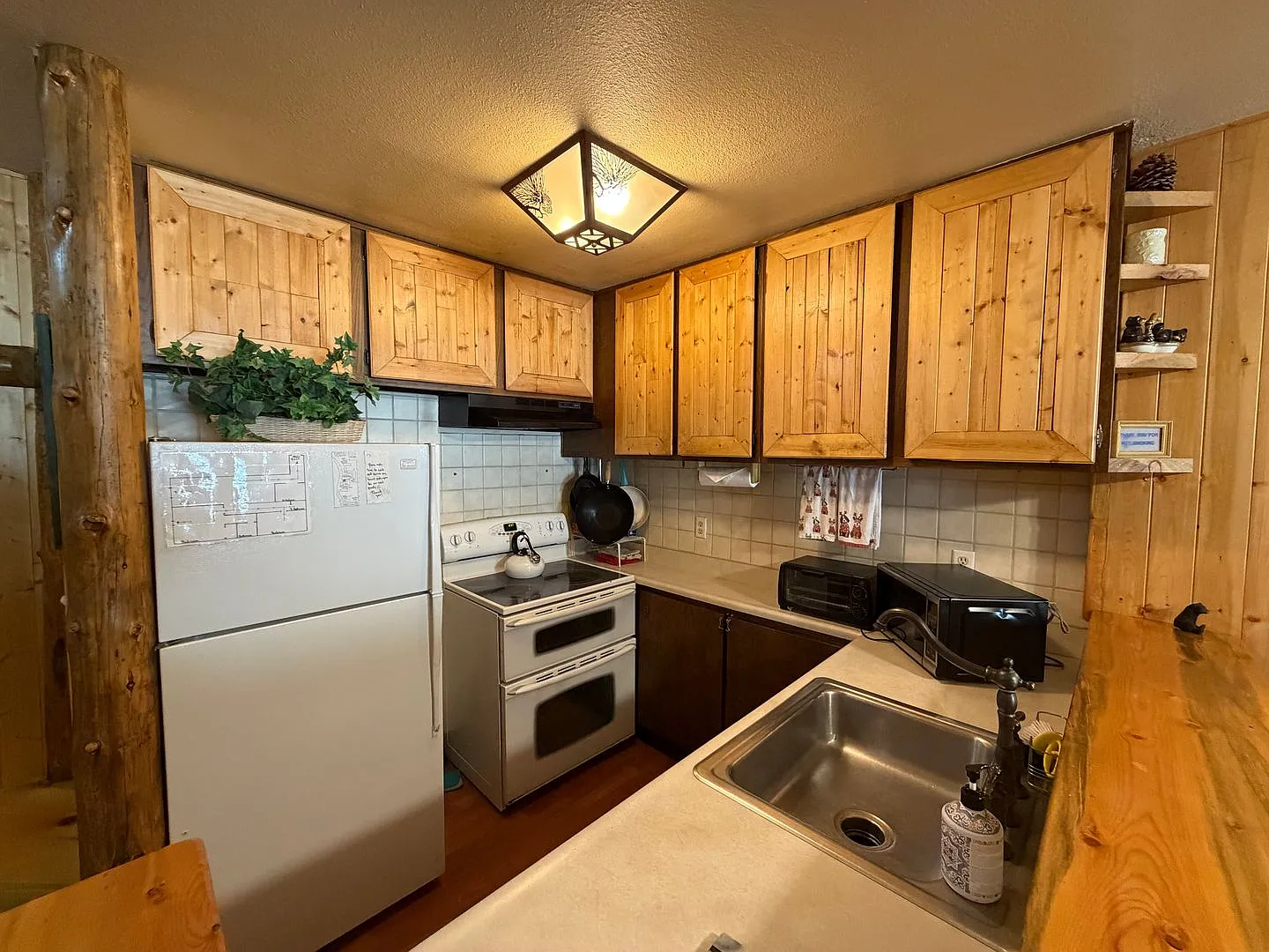 Cozy Furnished 2 Bedroom / 2 Bathroom Condo in Summit Great Mammoth Location — Photo 3