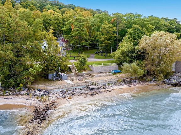 5th image of 9838 Peninsula Dr