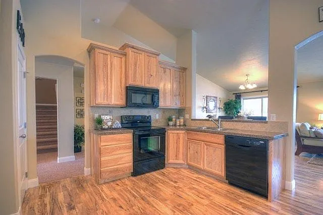5058 W Brunmier Dr — Photo 5