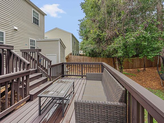 4th image of 209 Gladstone Dr