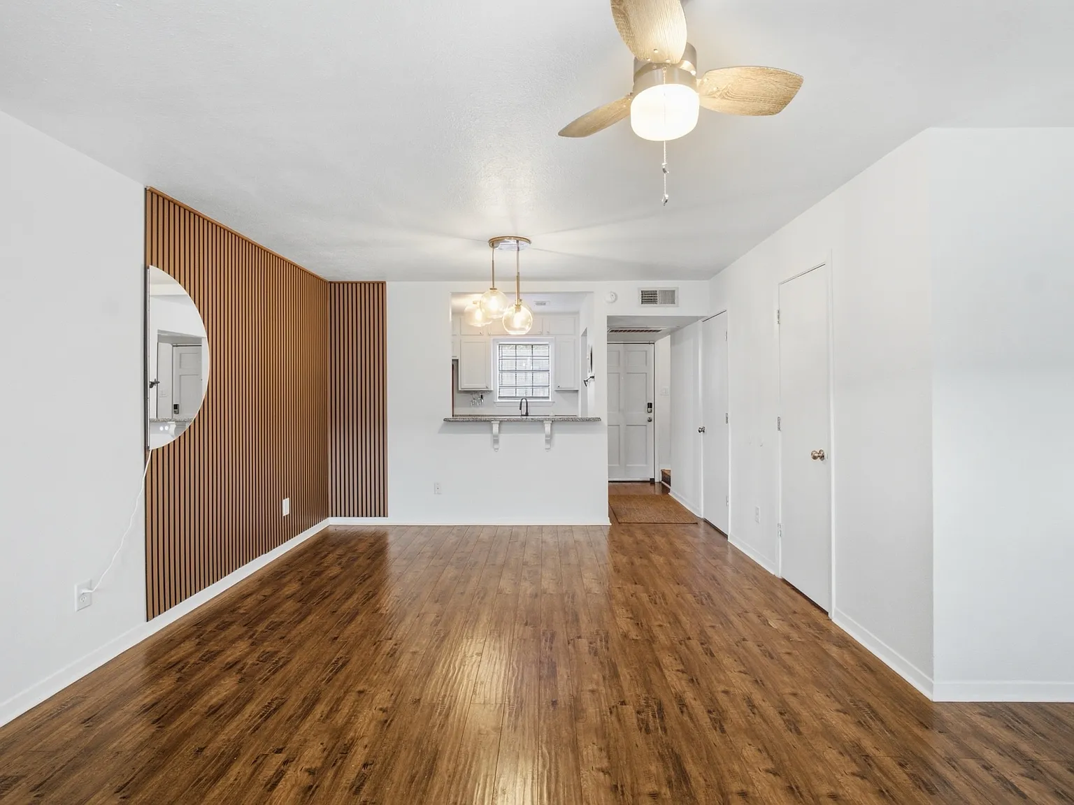 2 bed, 983 sqft, $2,300 — Photo 4
