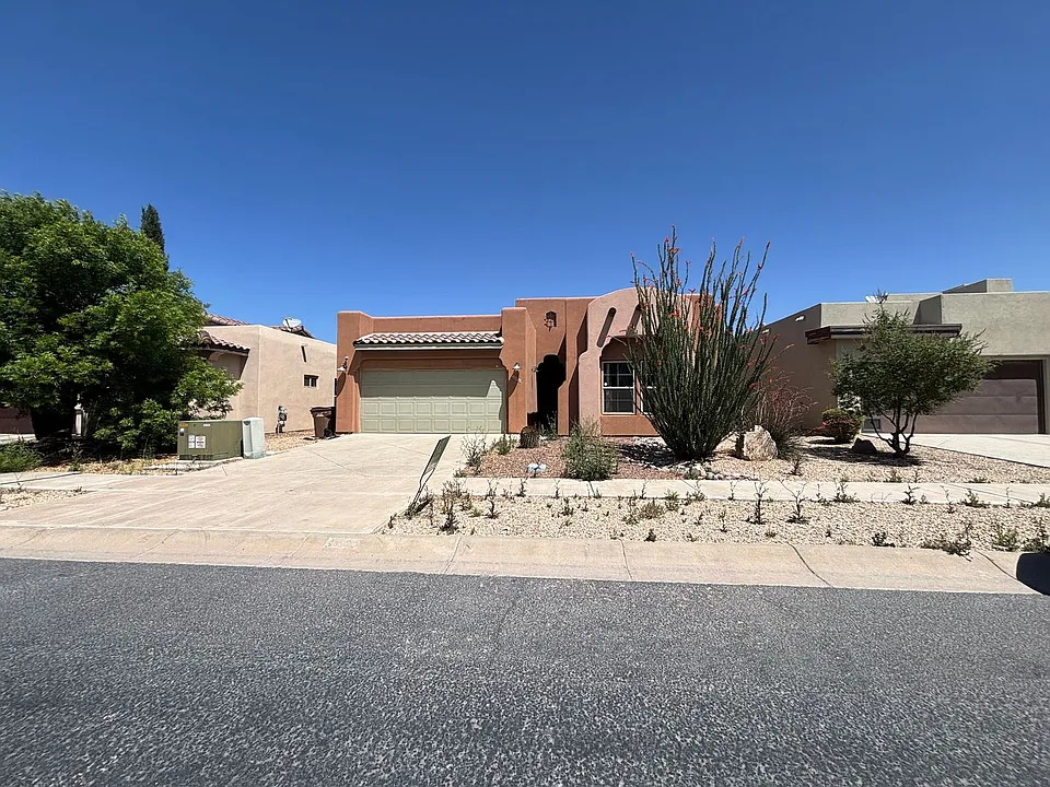 3635 Santa Cecilia Ave