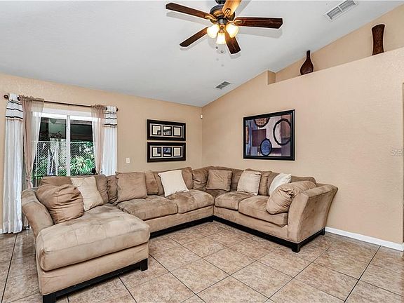 4th image of 24 Herring Ct