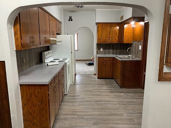 5th image of 219 N Cedar Ave