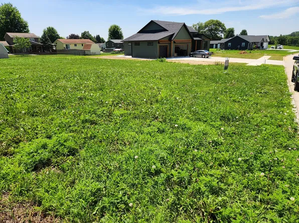 1813 Zara Trce, Clinton, IA 52732