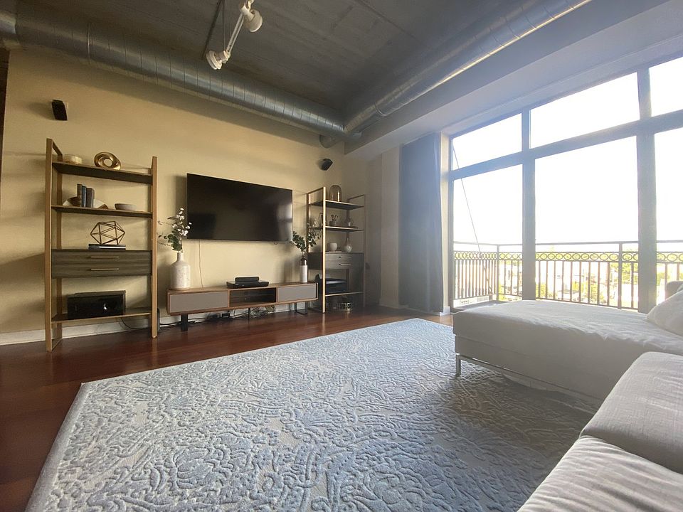 1st image of 3245 N Ashland Ave APT 5E