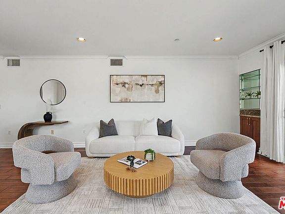5th image of 1878 Greenfield Ave #Penthouse 5