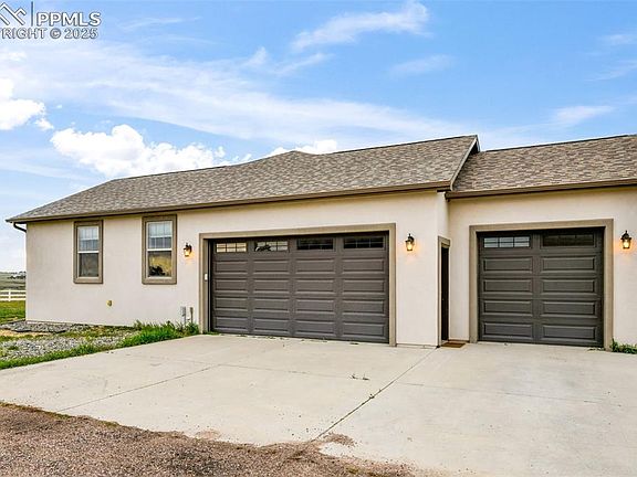 5th image of 17431 Esmeralda Dr