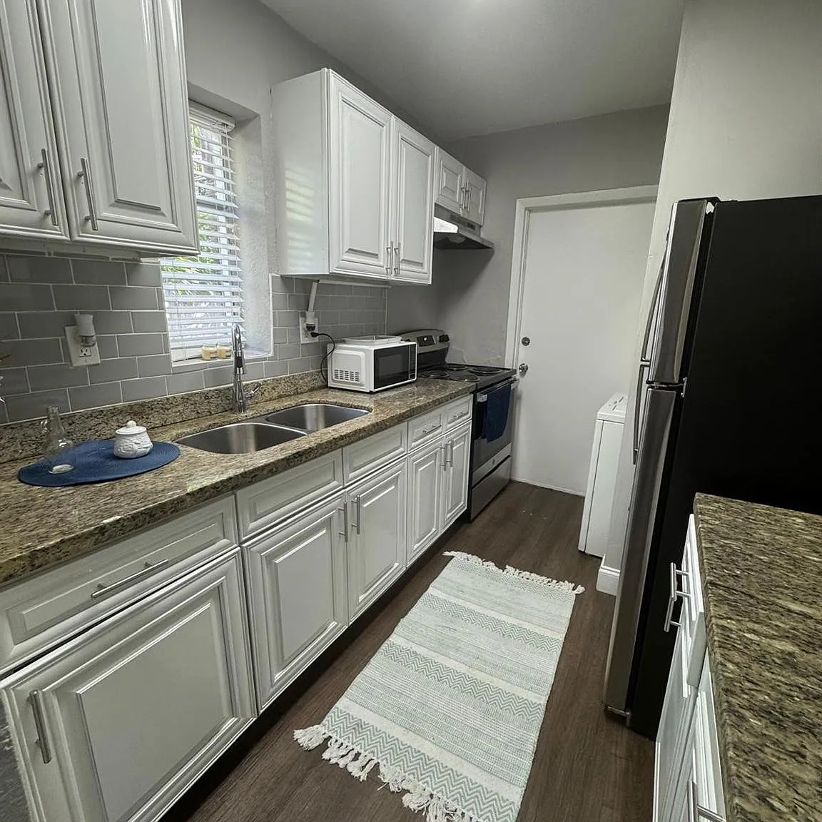 3 bed, 1.0 bath, 750 sqft, $2,449 — Photo 1