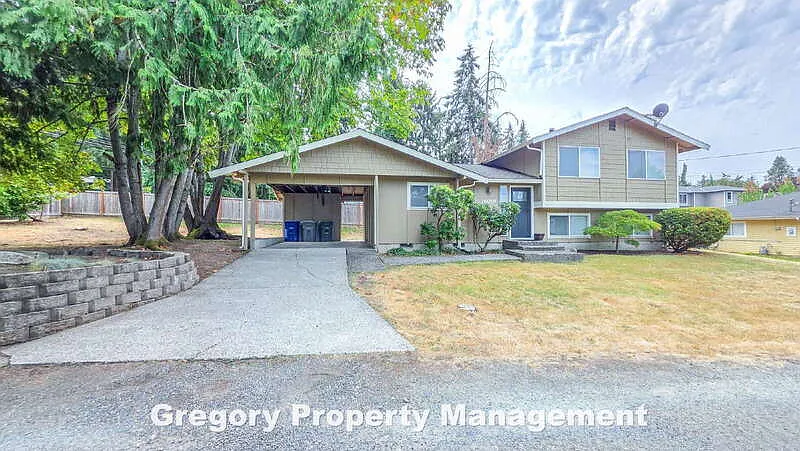 4 bed, 2.0 bath, 1580 sqft, $3,400 — Photo 2
