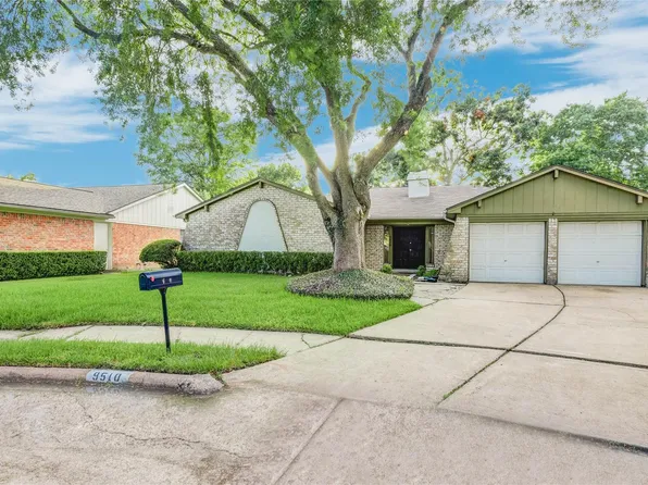 9510 Huntington Way Dr, Houston, TX 77099