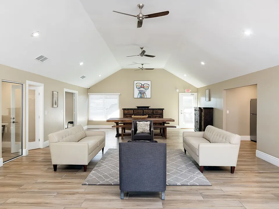 Casa Grande Apartments