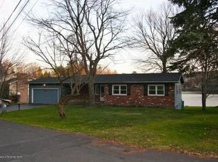 8 Lakeside Dr, South Abington Township, PA 18411