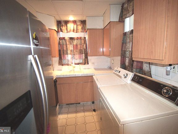 3rd image of 6048 Catharine St