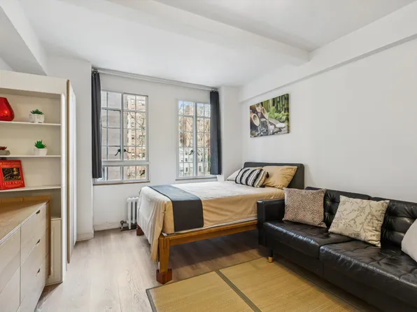 320 East 42nd Street image 1 of 13