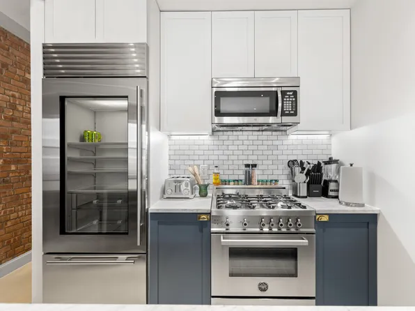 808 Lexington Avenue image 10 of 32