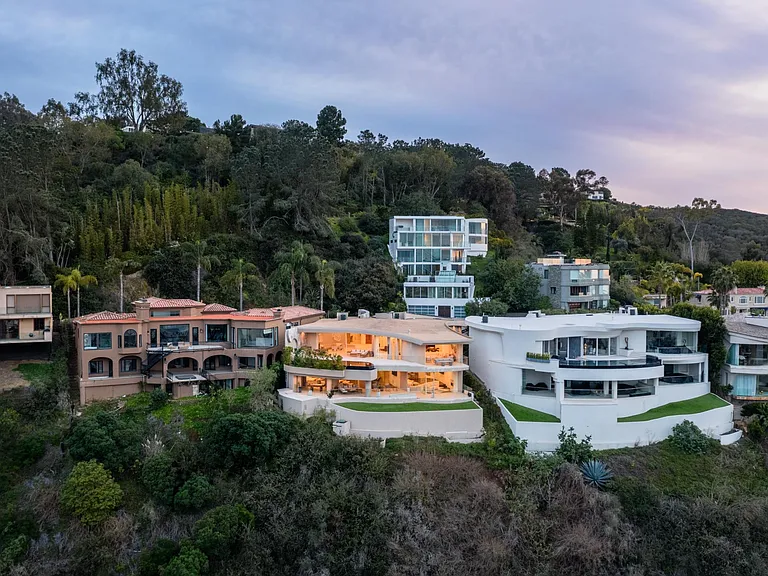 7447 Hillside Dr — Photo 41