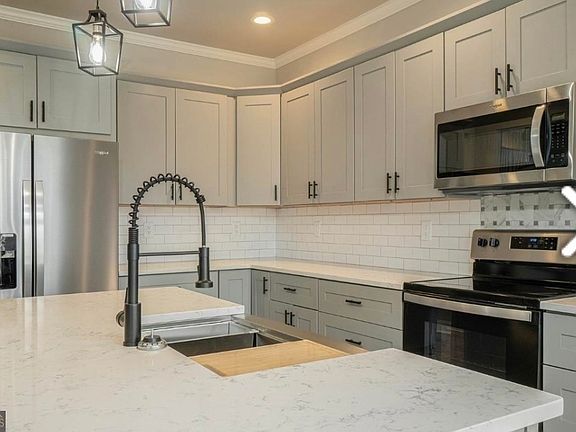 4th image of 16 Hadrian Ridge Dr SW