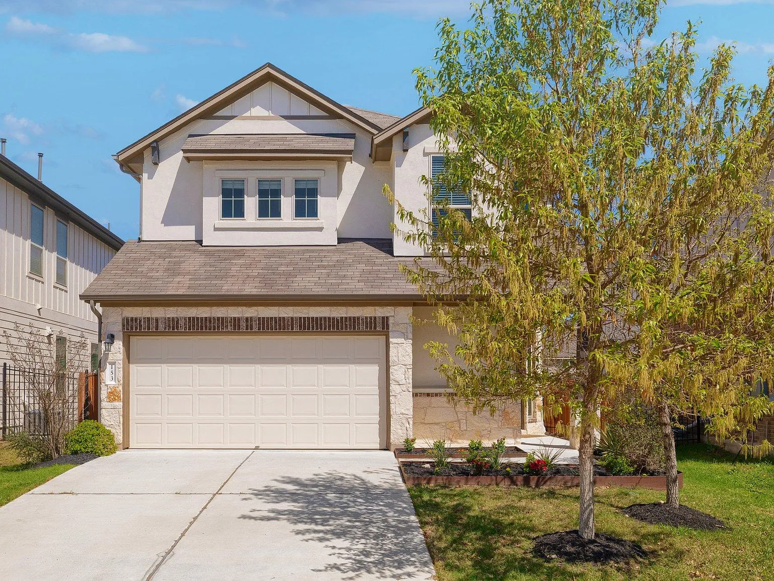4 bed, 3.5 bath, 2296 sqft, $2,200 — Photo 2