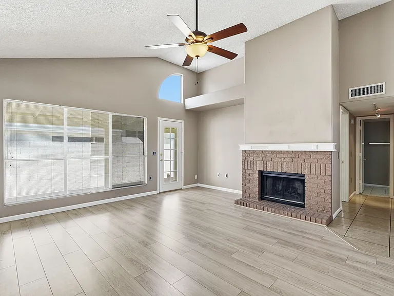 1146 N Granada Dr — Photo 10