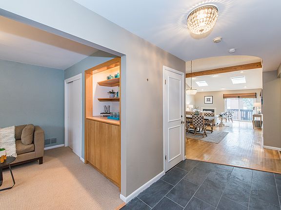 5th image of 20 Cummings Cir