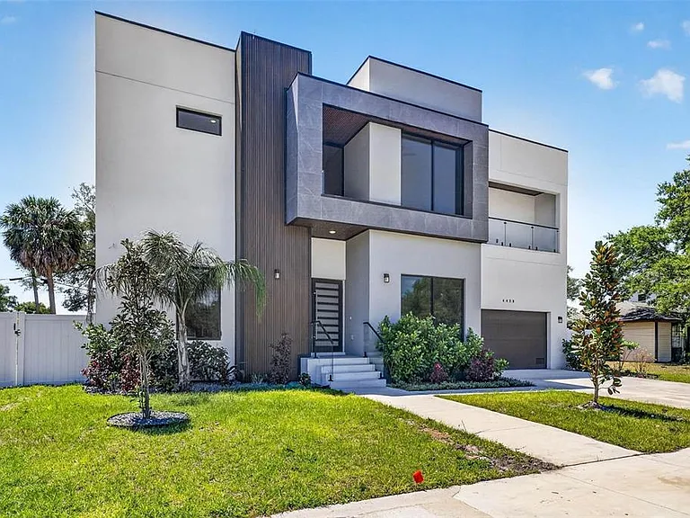 4426 W Euclid Ave — Photo 1