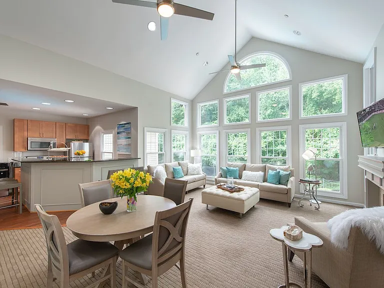 Elms Kingstowne — Photo 9