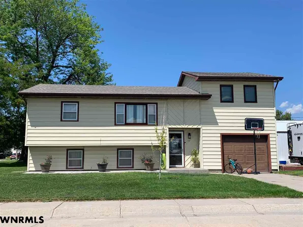 238 W 6th St, Bayard, NE 69334