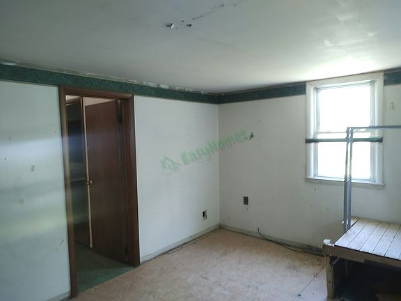 3rd image of 904 Lincoln Ave