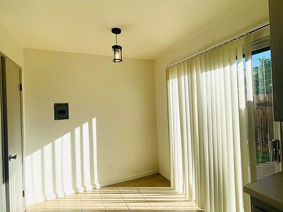 4th image of 147 Sespe Ave #A-d
