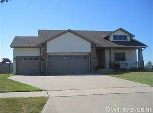 6801 Jules Verne Ct, Johnston, IA 50131